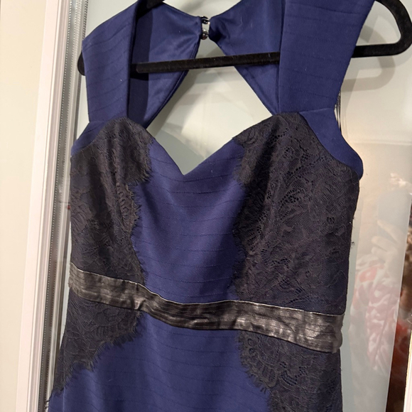 GUESS Sheath Dress Navy Black Lace Faux Leather Waist Size 14 Lined - Picture 3 of 8